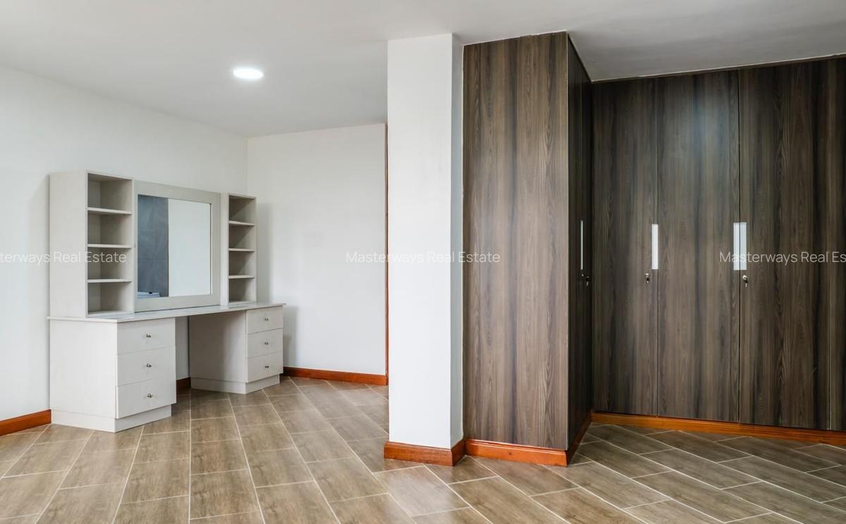 5 Bed Villa with En Suite at Kyuna - 14