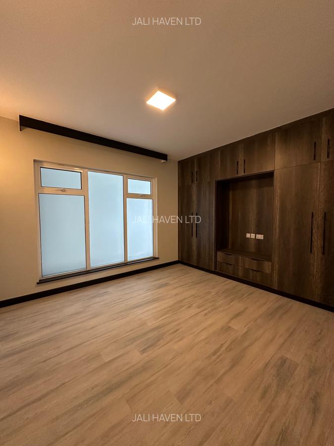 2 Bed Apartment with En Suite in Riverside - 13