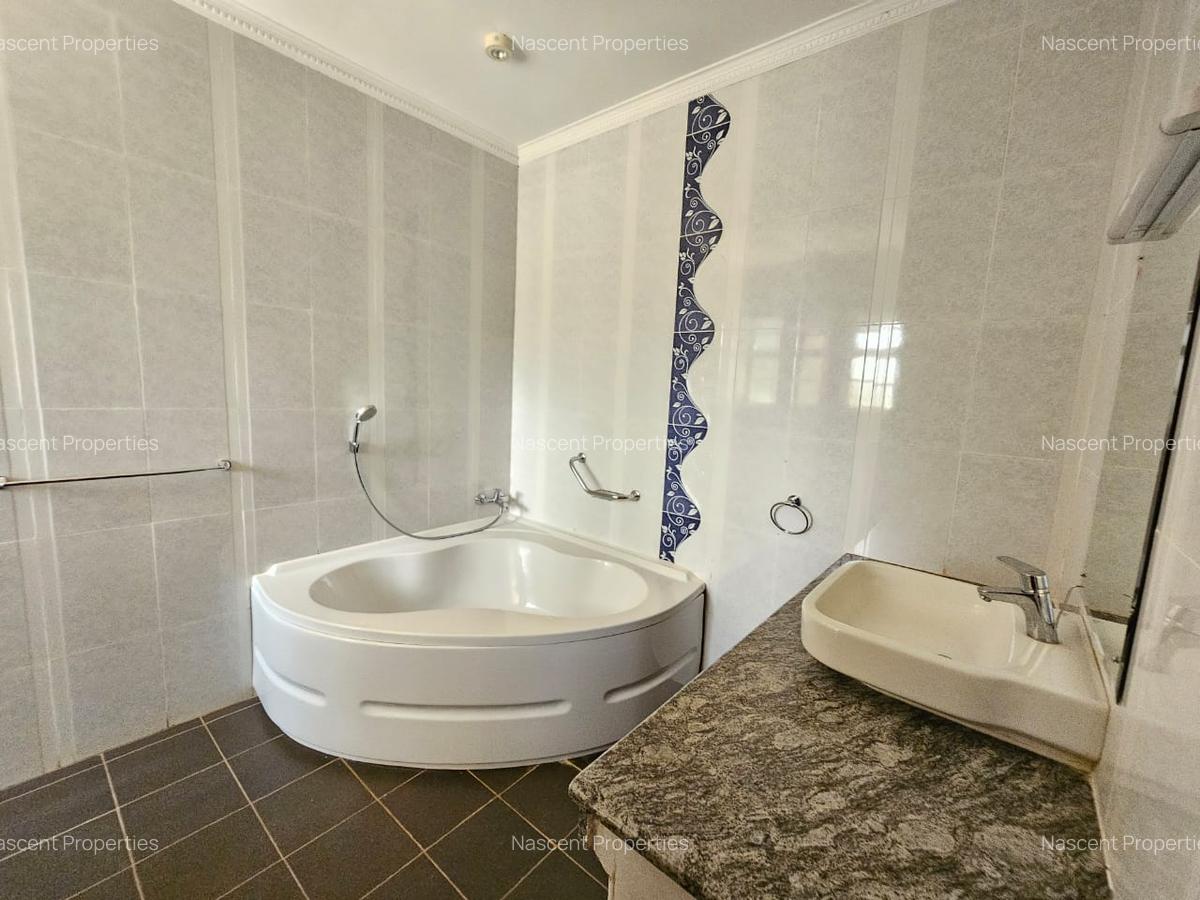 4 Bed Townhouse with En Suite in Kyuna - 5