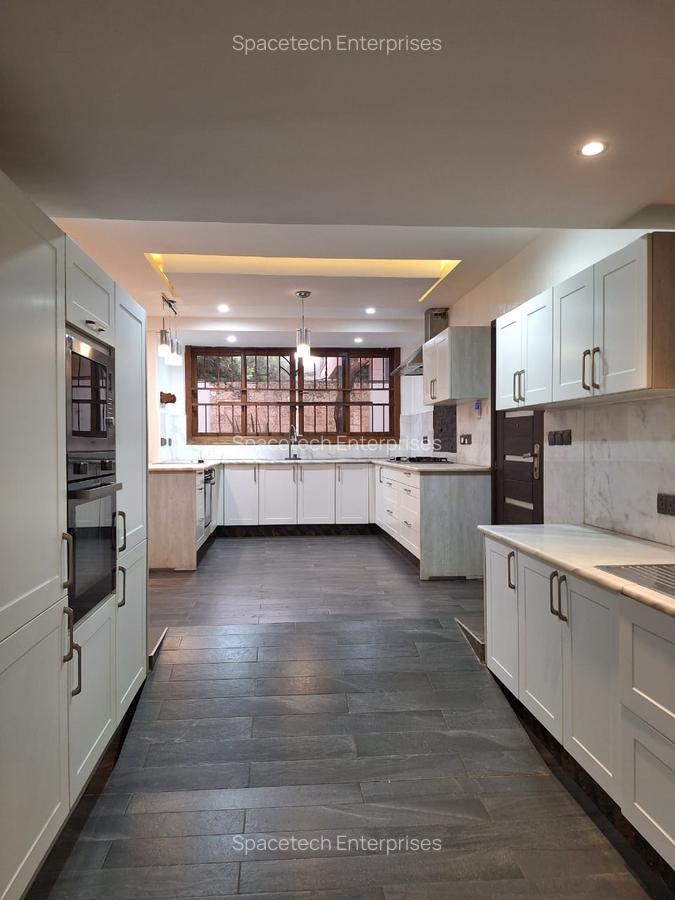 6 Bed House with En Suite in Kyuna - 5