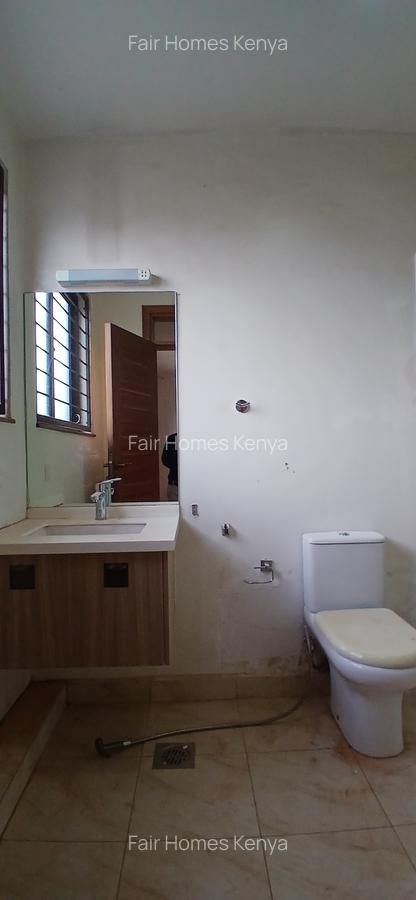 5 Bed Townhouse with En Suite at Lavington Green - 17