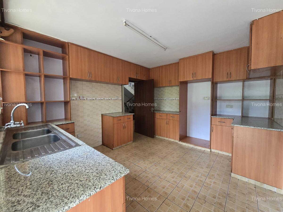 4 Bed House with En Suite in Runda - 10