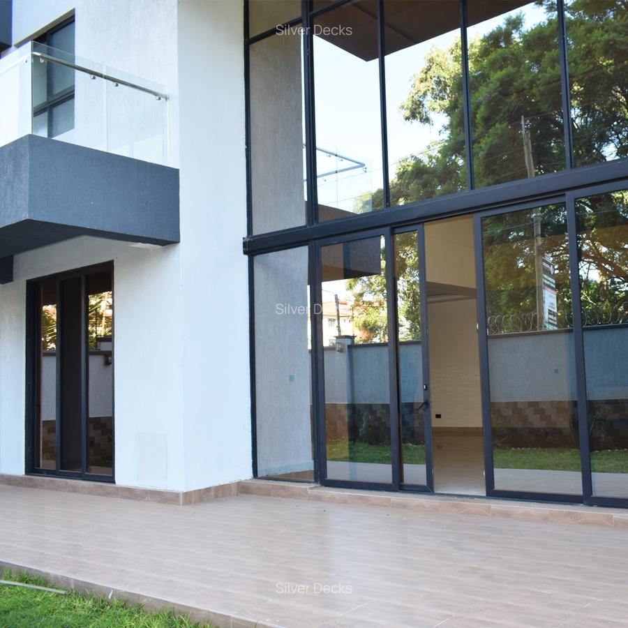 8 Bed Apartment with En Suite in Spring Valley - 3