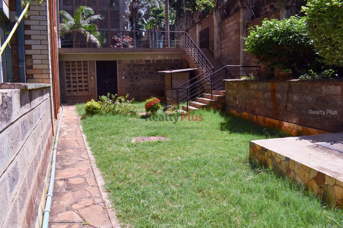 4 Bed Apartment with En Suite in Riverside - 16