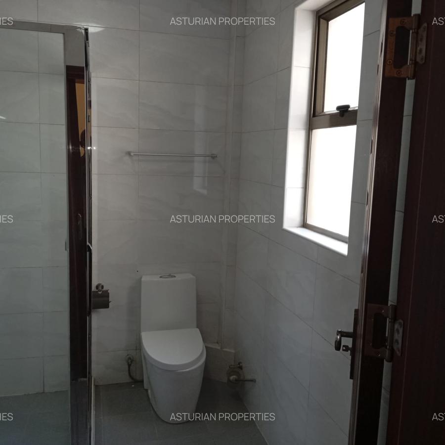 5 Bed Townhouse with En Suite in Lavington - 10