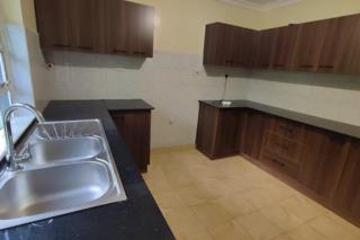 1 Bed House with En Suite at Loresho - 6