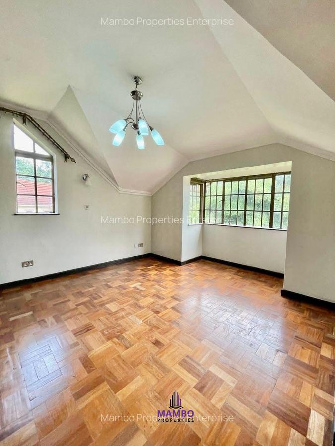 4 Bed Villa with En Suite at Rosslyn Lone Tree - 9