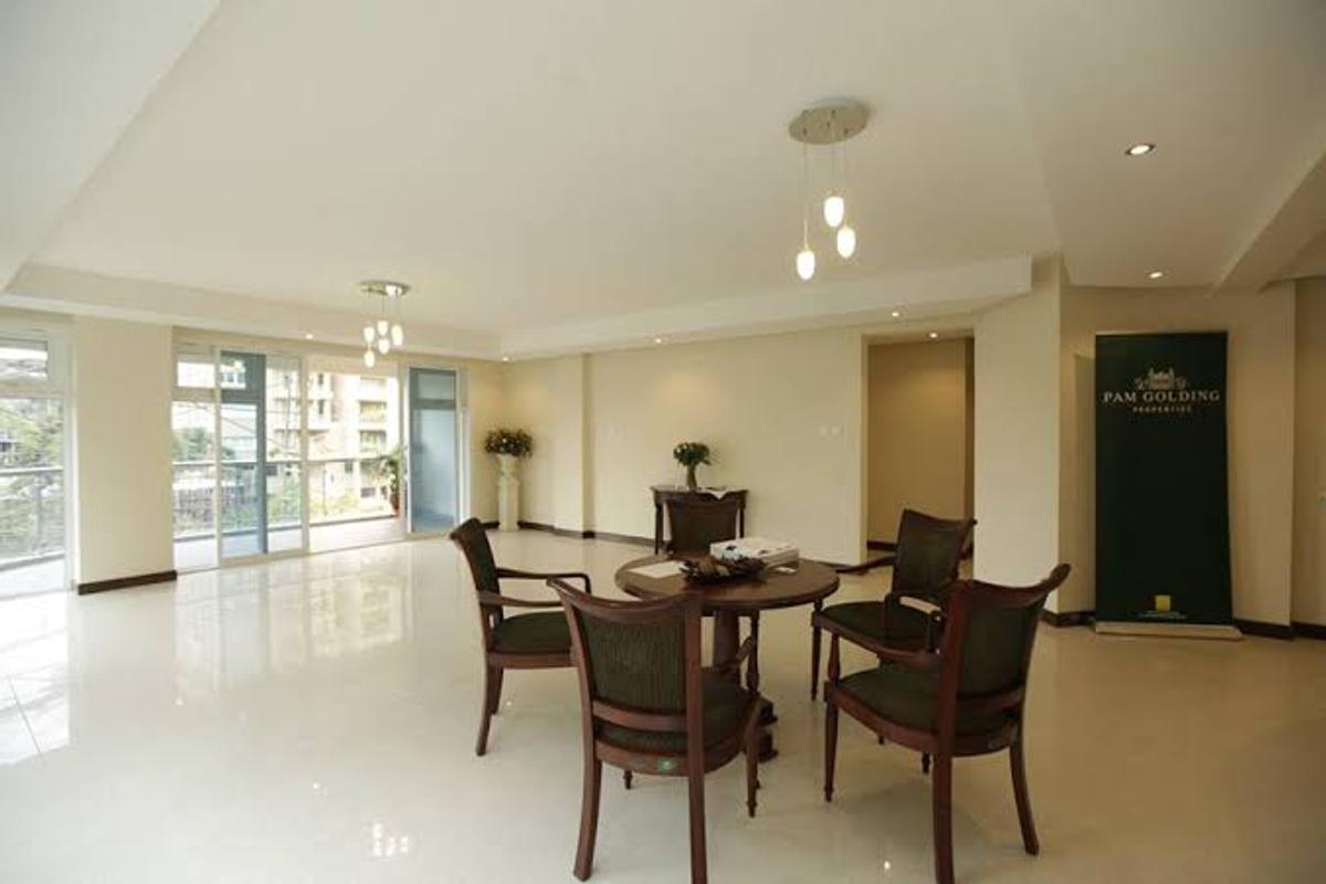 3 Bed Apartment with En Suite in Riverside - 3