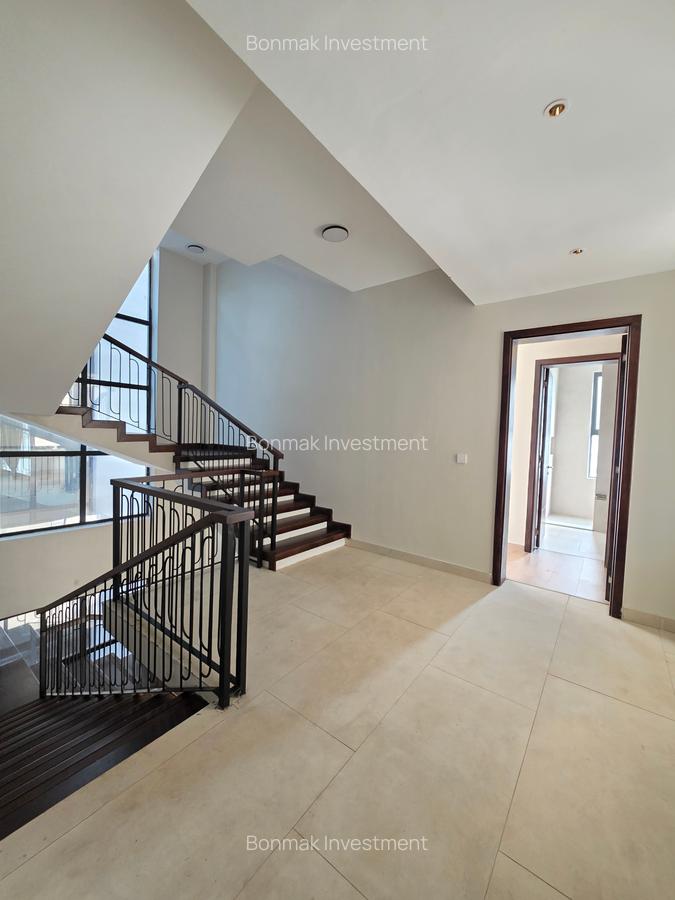 5 Bed Townhouse with En Suite at Lavington Green. - 8