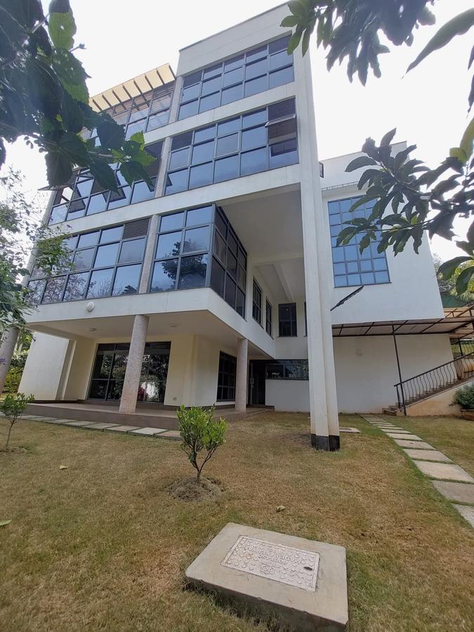 7 Bed Townhouse with En Suite in Nyari - 1