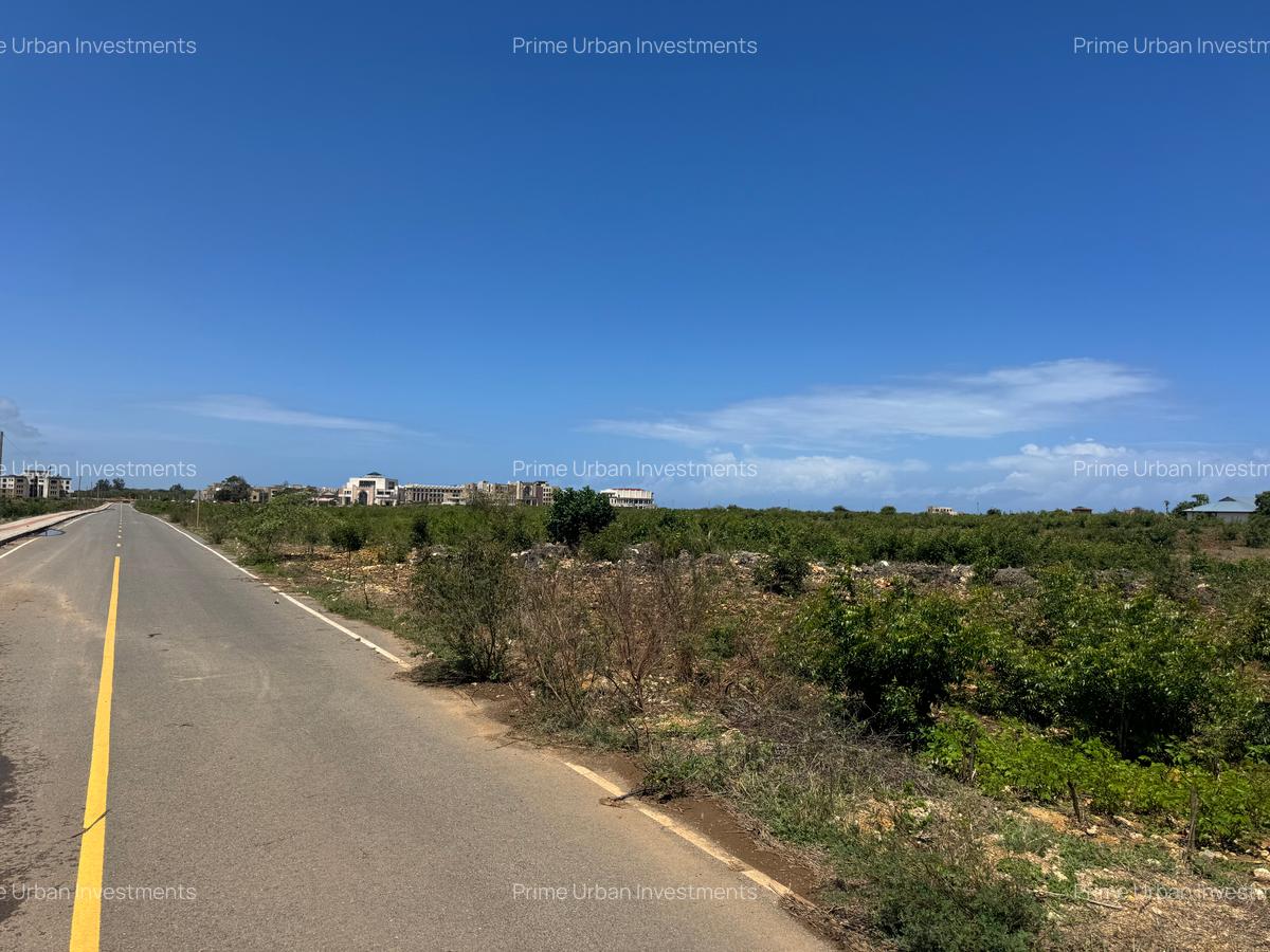 Land at Kikambala - Mombasa Malindi Highway - 4