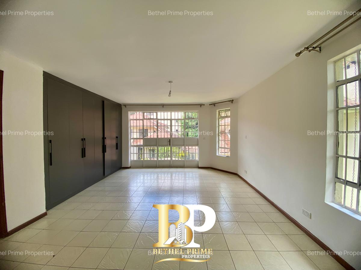 4 Bed Townhouse with En Suite in Spring Valley - 9