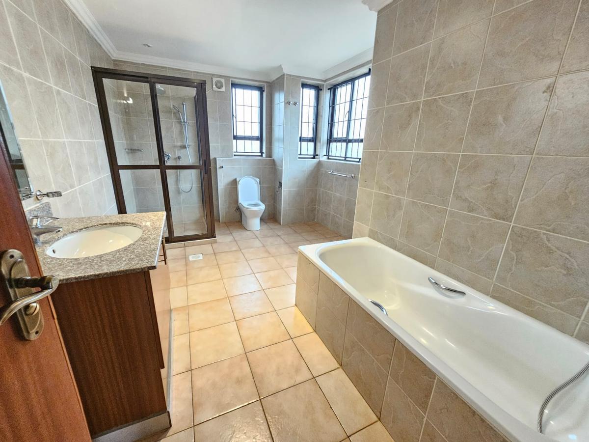 4 Bed Townhouse with En Suite in Runda - 16