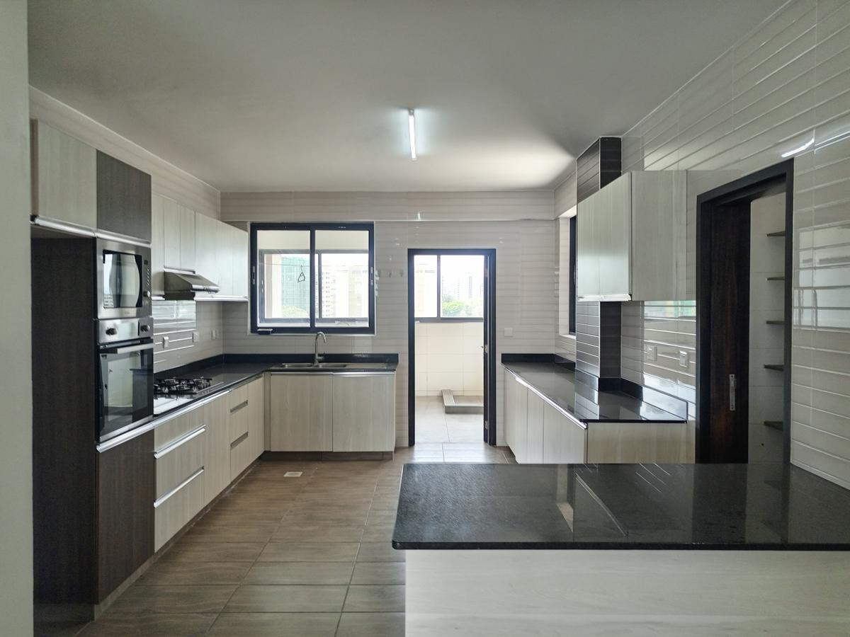 4 Bed Apartment with En Suite in General Mathenge - 14