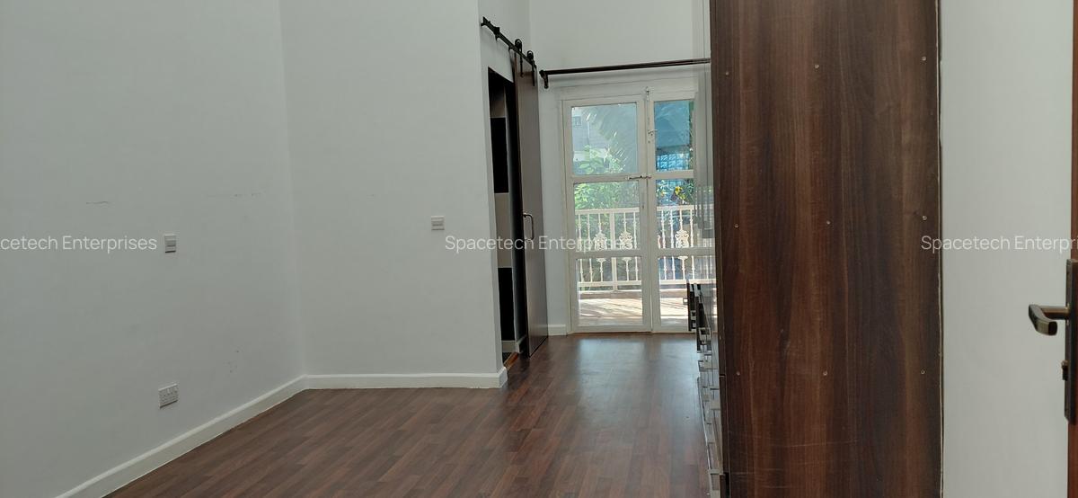 5 Bed House with En Suite in Runda - 13