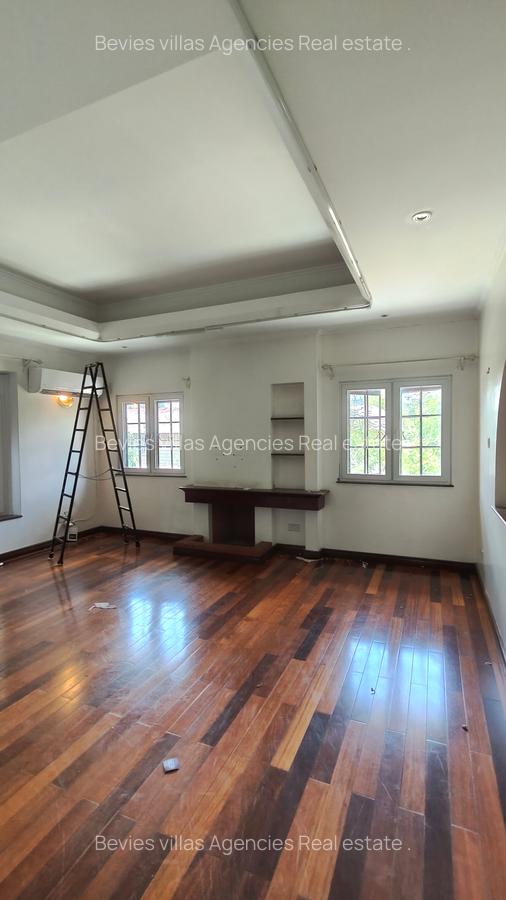 4 Bed Townhouse with En Suite at General Mathenge - 14