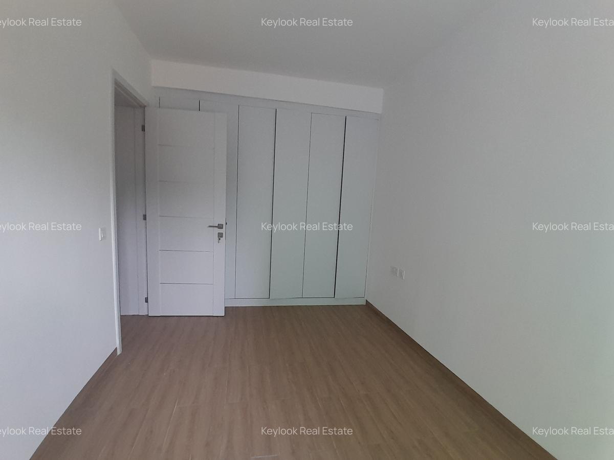 3 Bed Apartment with En Suite at Lavington - 9