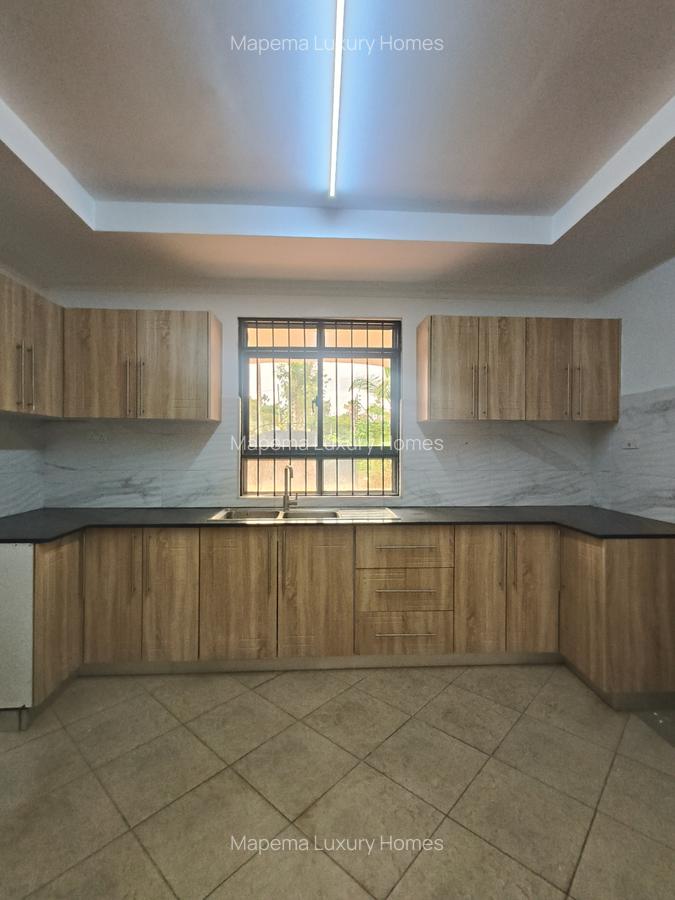 7 Bed House with En Suite at Hillcrest - 6