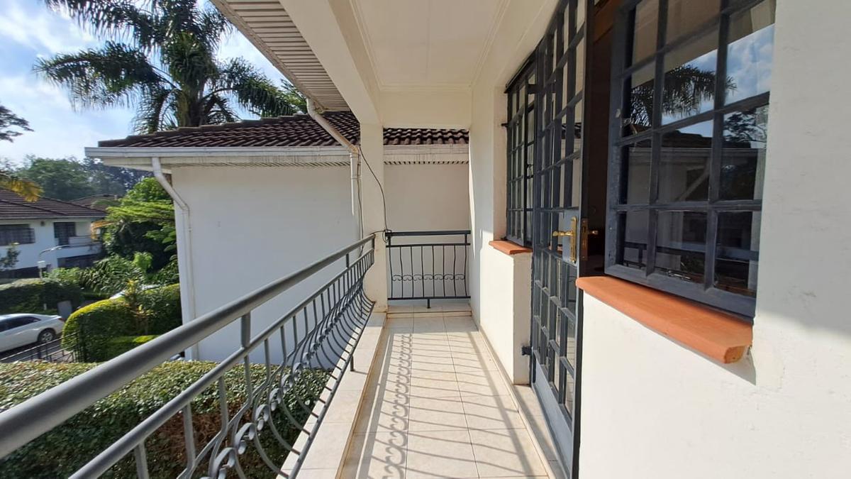 4 Bed Townhouse with En Suite in Brookside - 3