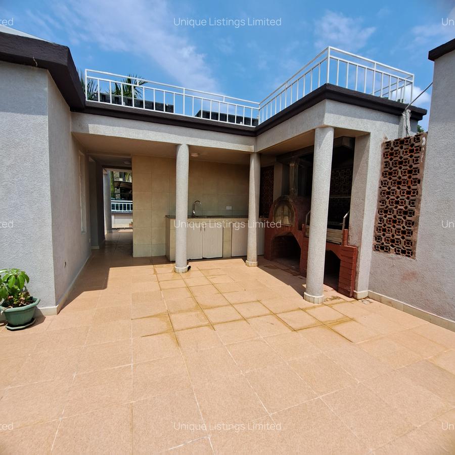 4 Bed Villa with En Suite in Spring Valley - 18