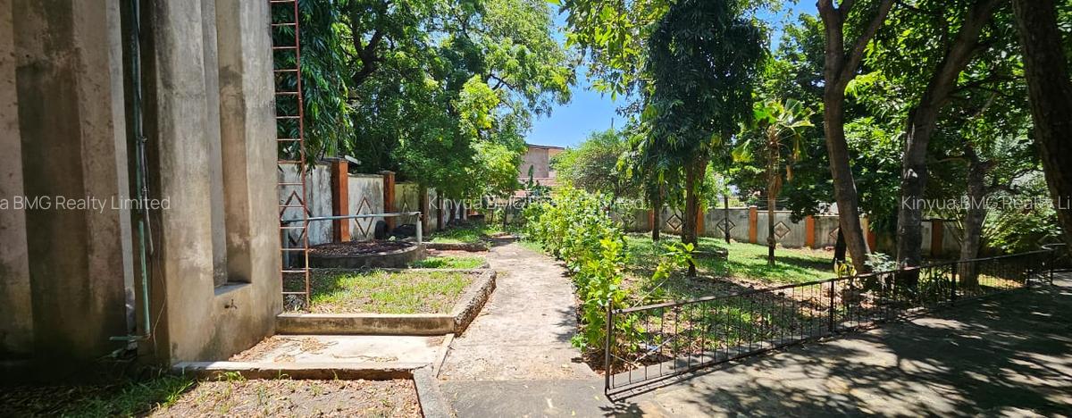 Commercial Property with Service Charge Included at Links Road - 7