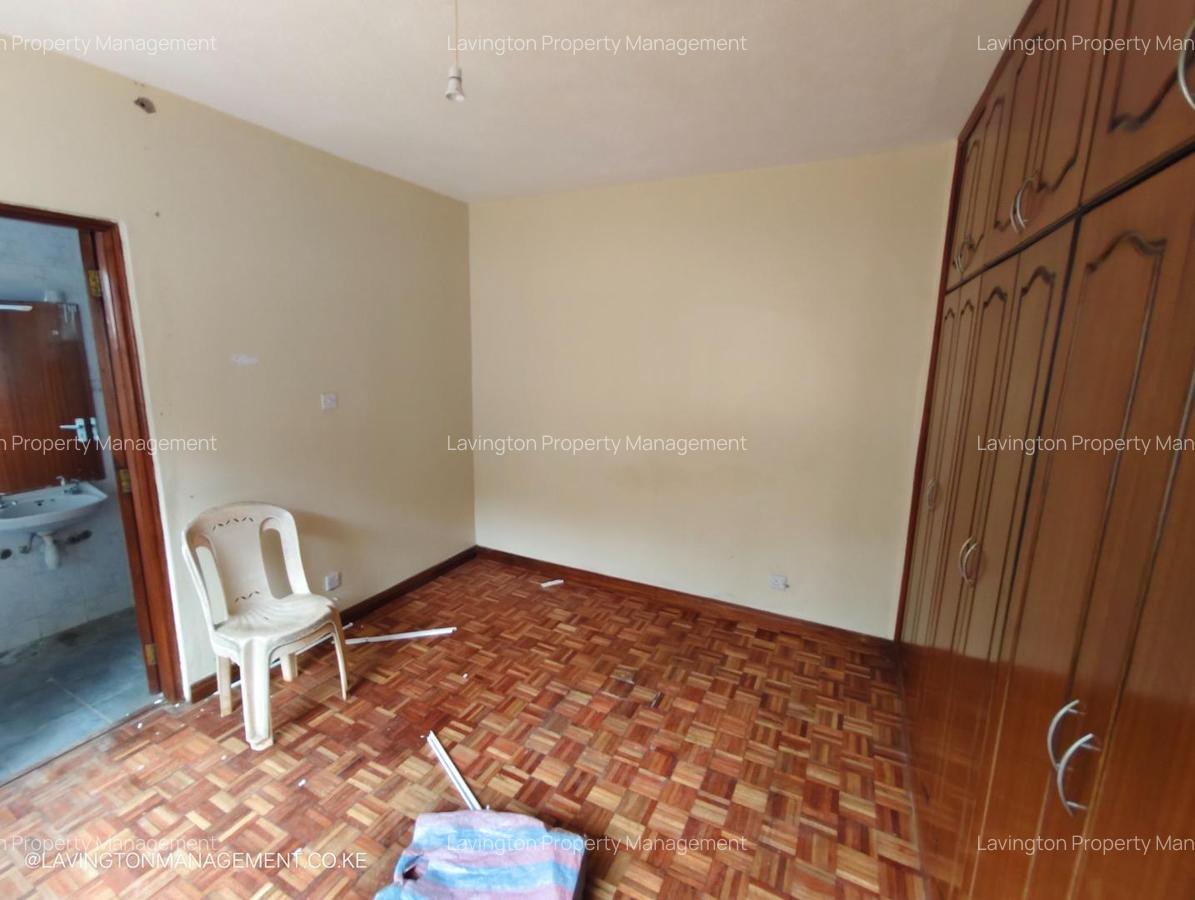 5 Bed House with En Suite at Lavington Green - 9