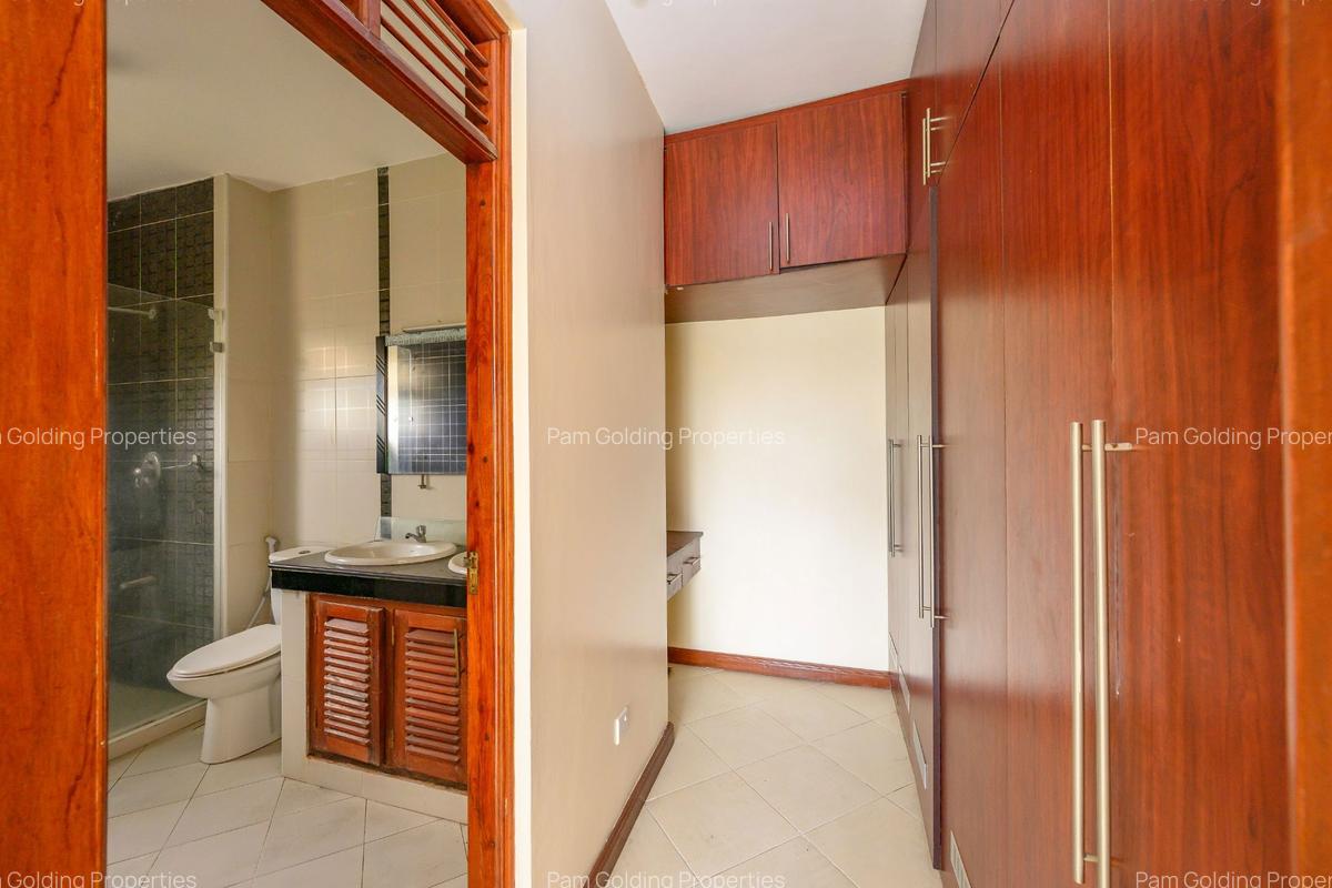 3 Bed Apartment with En Suite at Links Road - 13