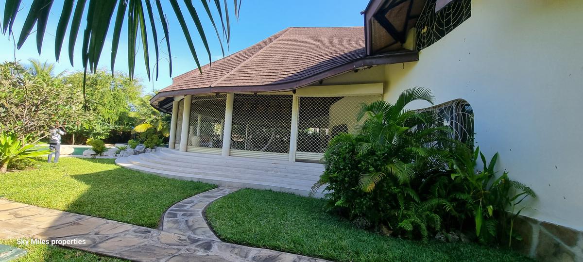 5 Bed Villa with En Suite at Diani - 16