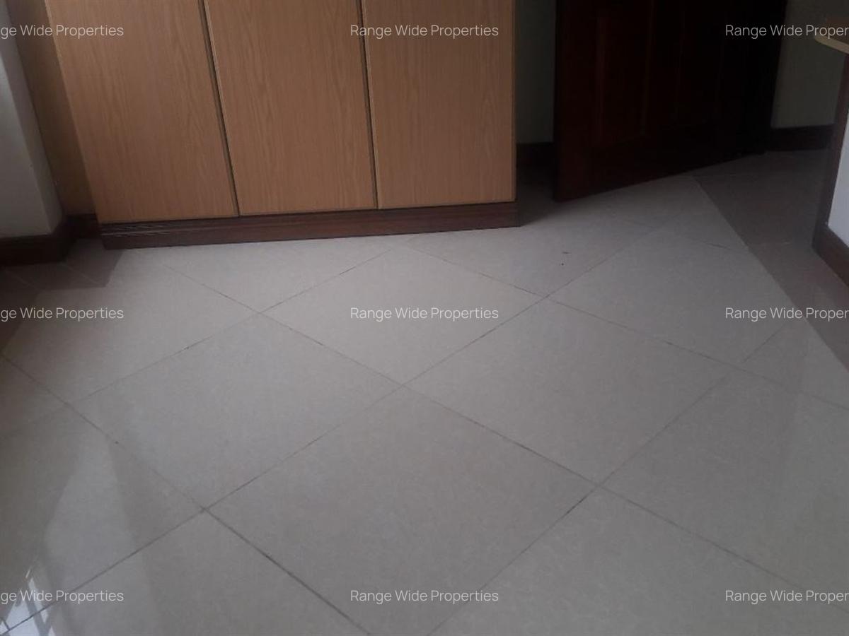 1 Bed Apartment with En Suite in Brookside - 4