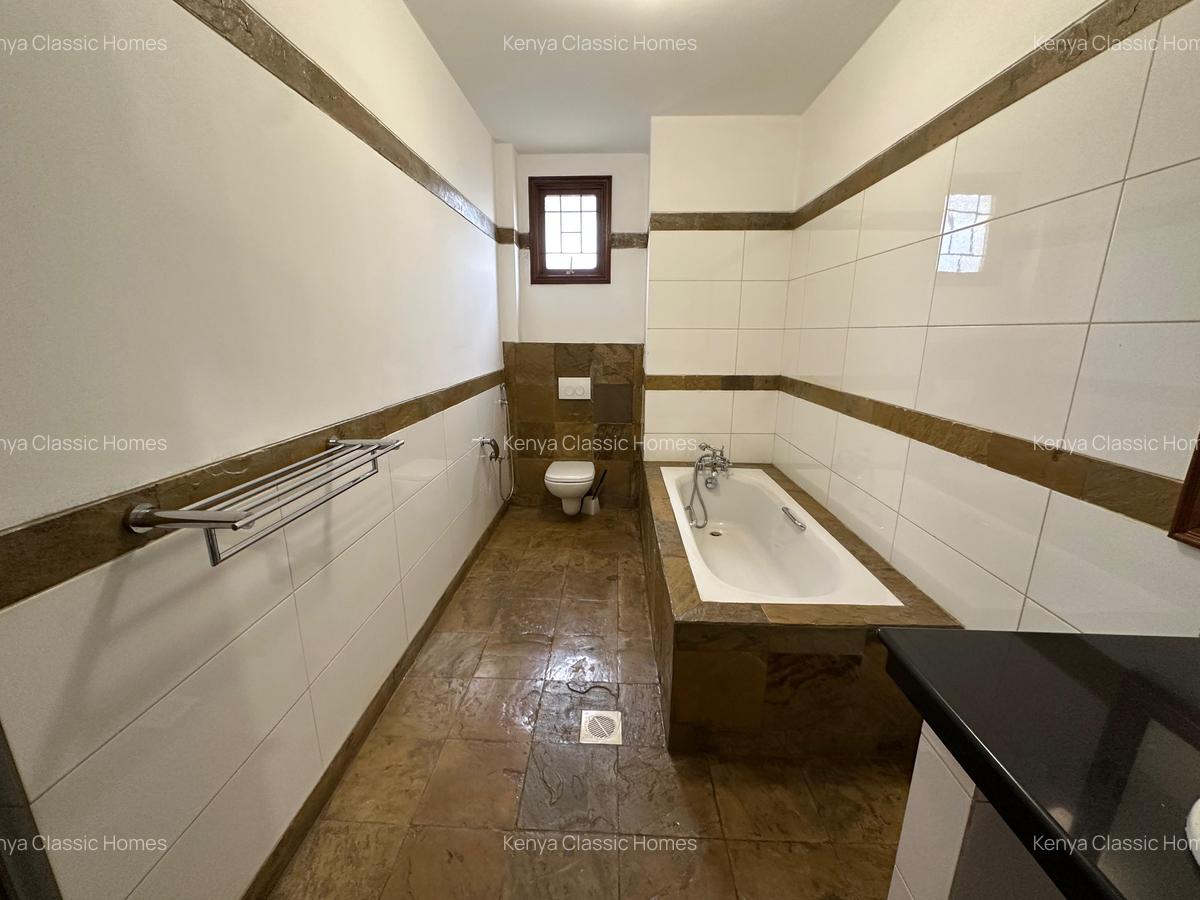 3 Bed Apartment with En Suite at Riverside - 11