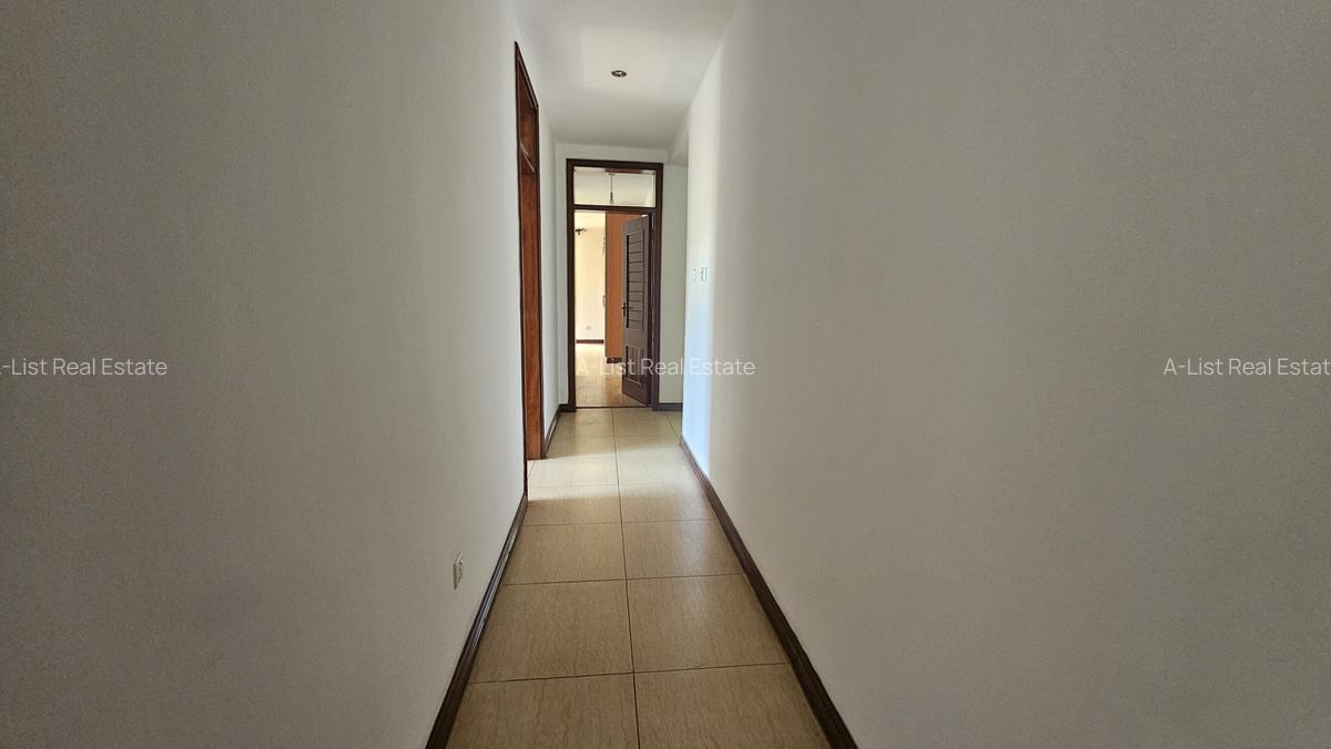 3 Bed Apartment with En Suite at Sandalwood Lane - 9