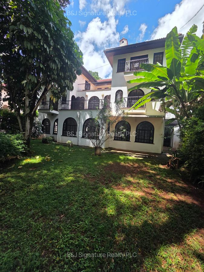 4 Bed Villa with En Suite in Riverside - 3