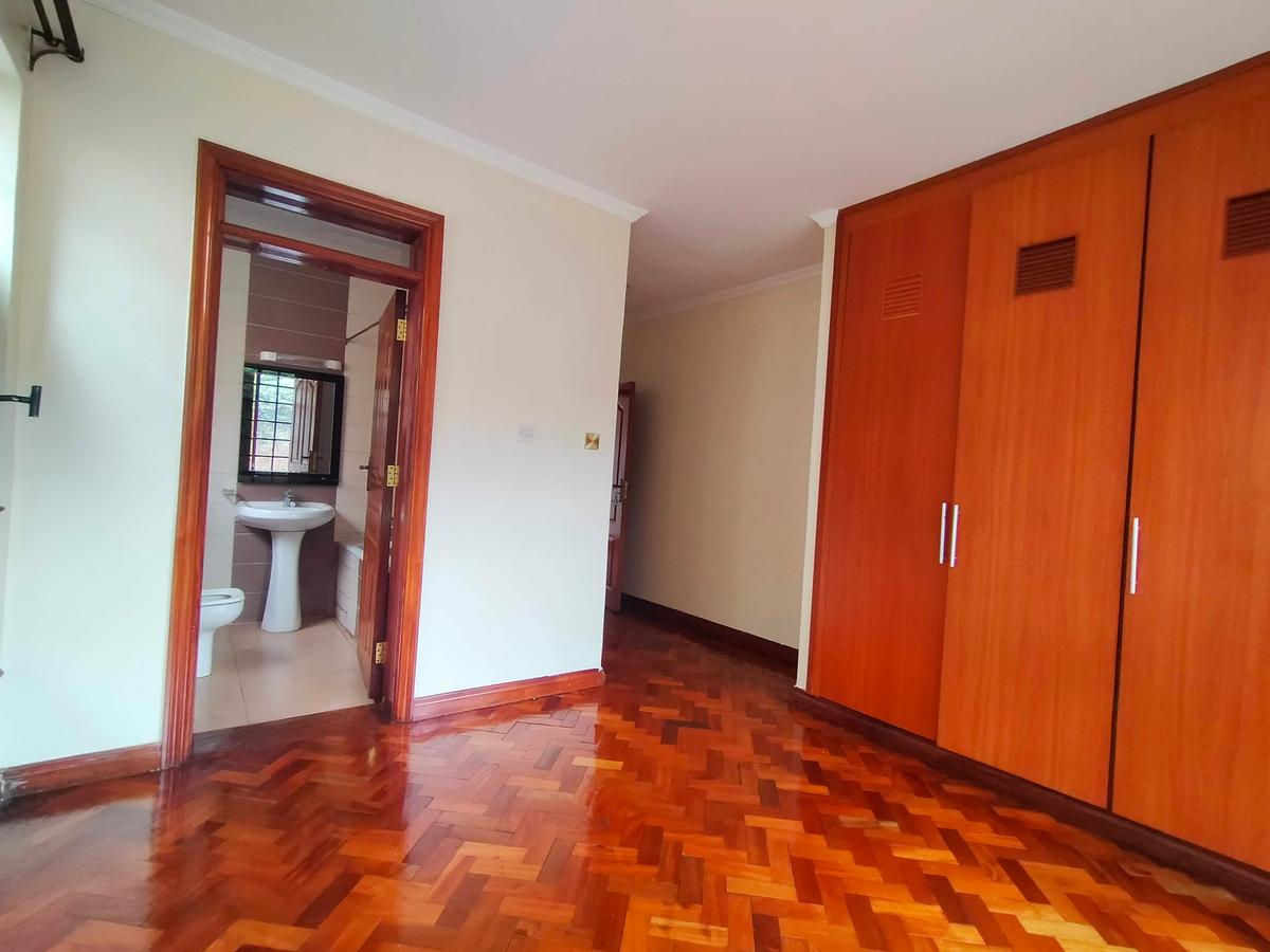 4 Bed House with En Suite in Runda - 16