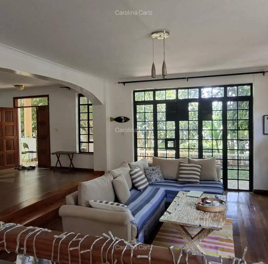 5 Bed House with En Suite at Kyuna - 4