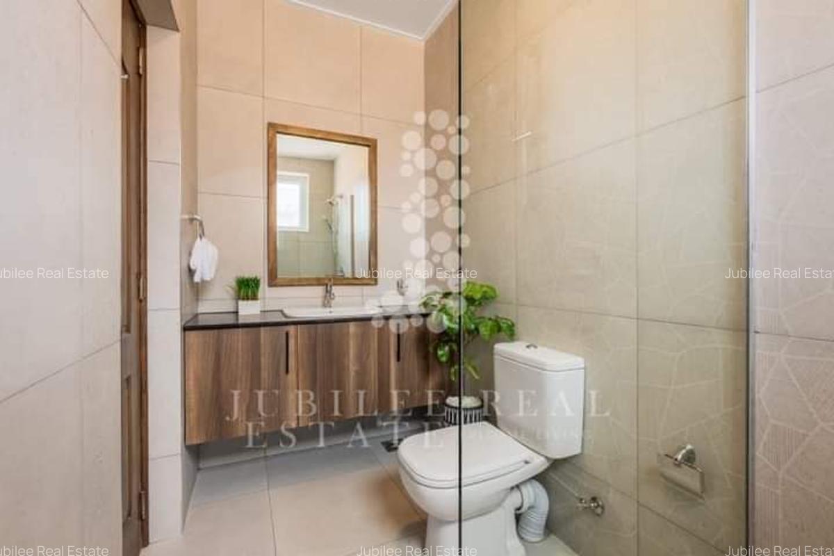 3 Bed Apartment with En Suite at Gateway Mall - 8