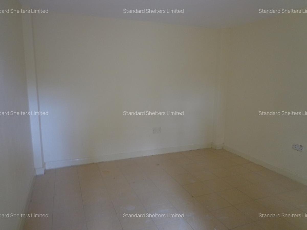 4,500 ft² Warehouse with Backup Generator in Industrial Area - 16