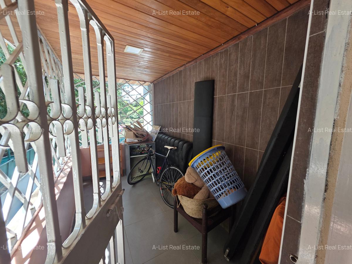 5 Bed Townhouse with En Suite at Lavington - 13