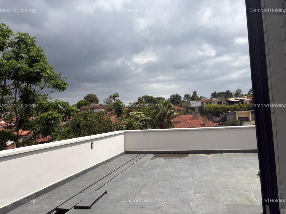 5 Bed Villa with En Suite at Westlands - 2