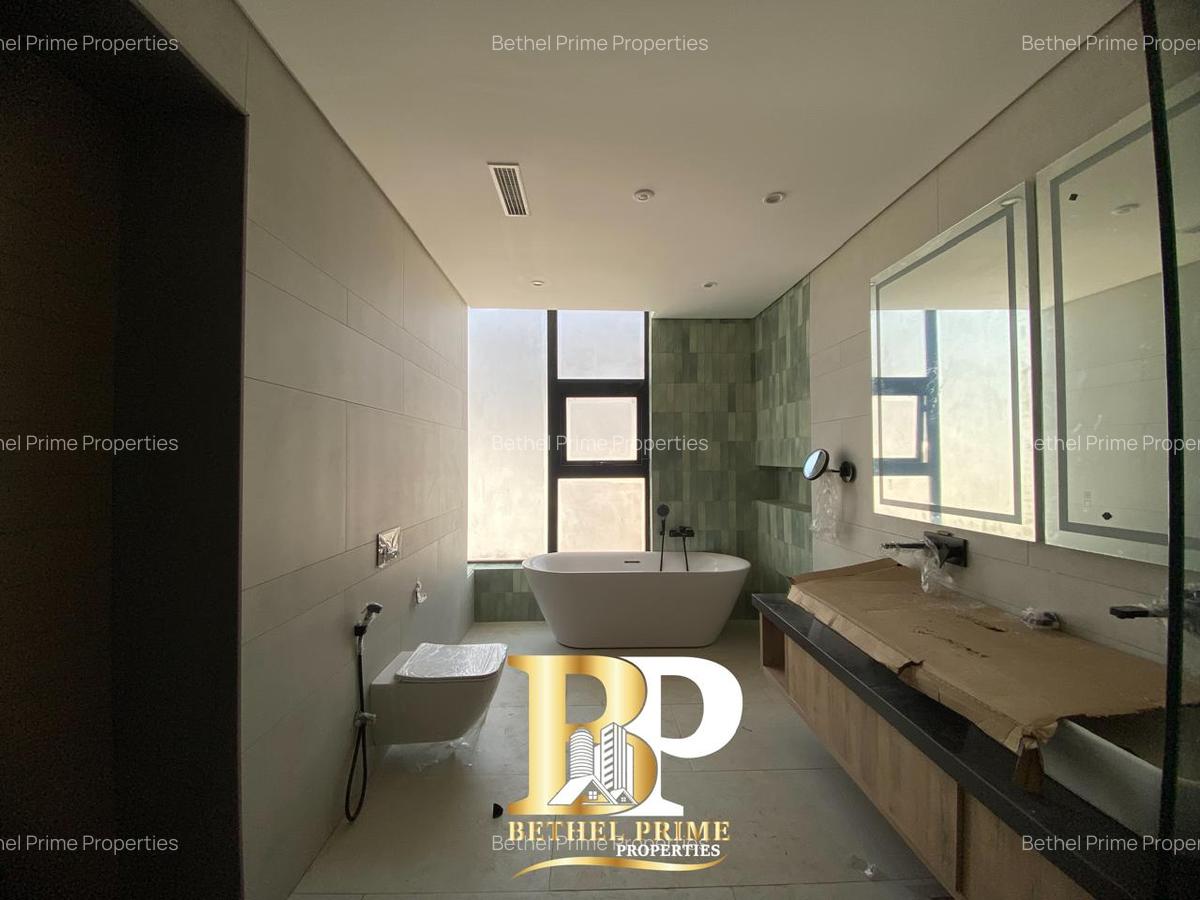 5 Bed Townhouse with En Suite in Brookside - 19