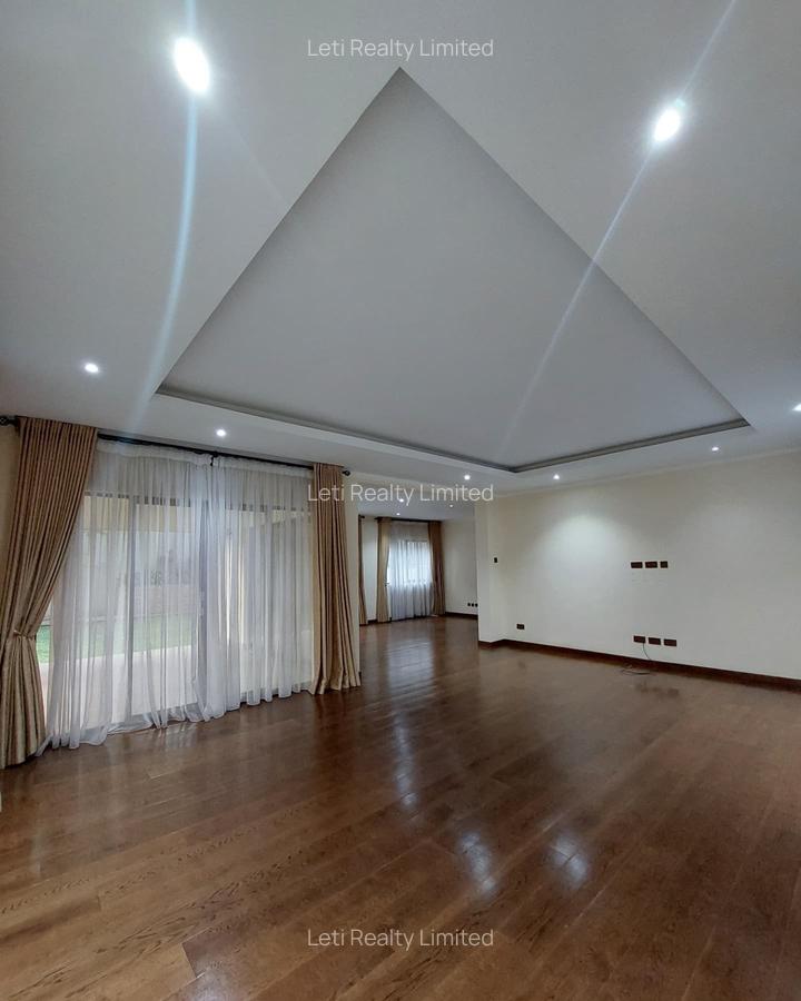 5 Bed Townhouse with En Suite in Lavington - 3