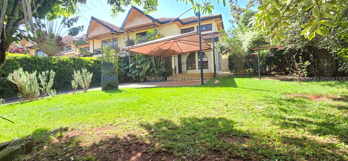5 Bed Townhouse with En Suite at Lavington Green - 1
