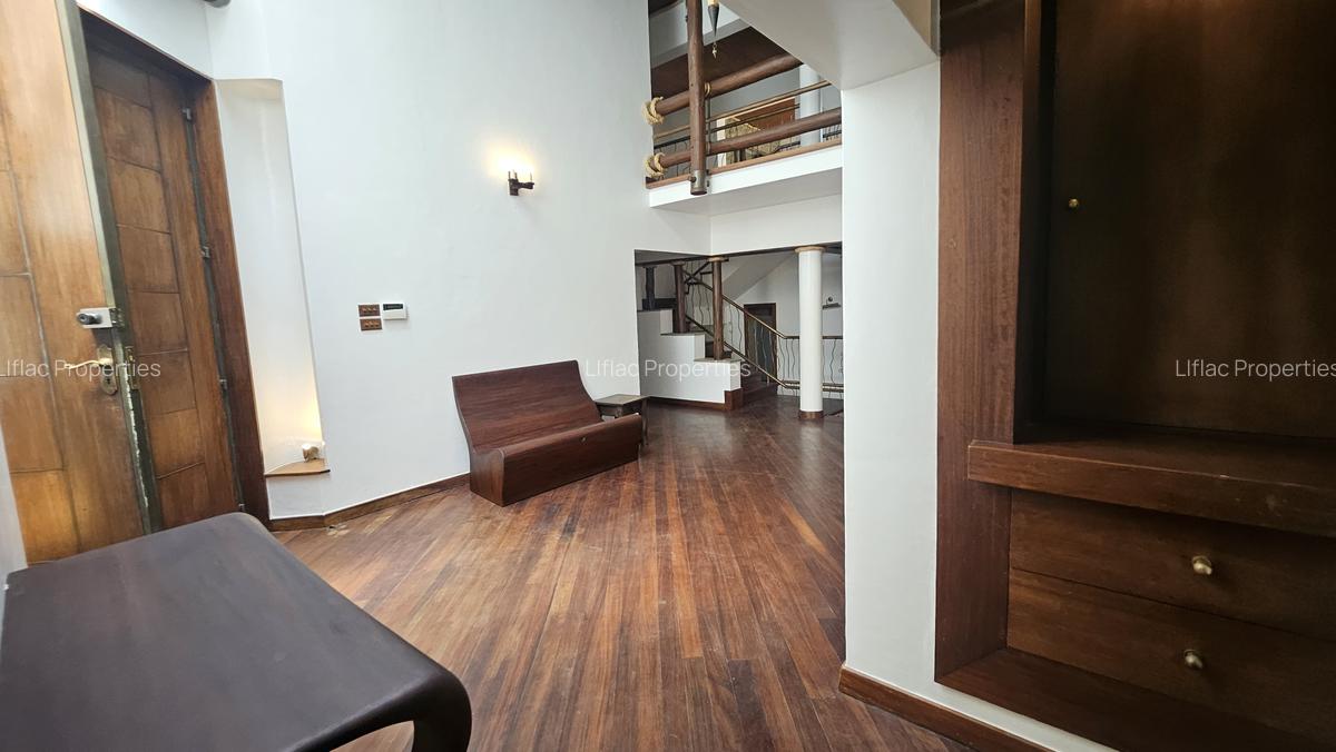 6 Bed House with En Suite in Runda - 4