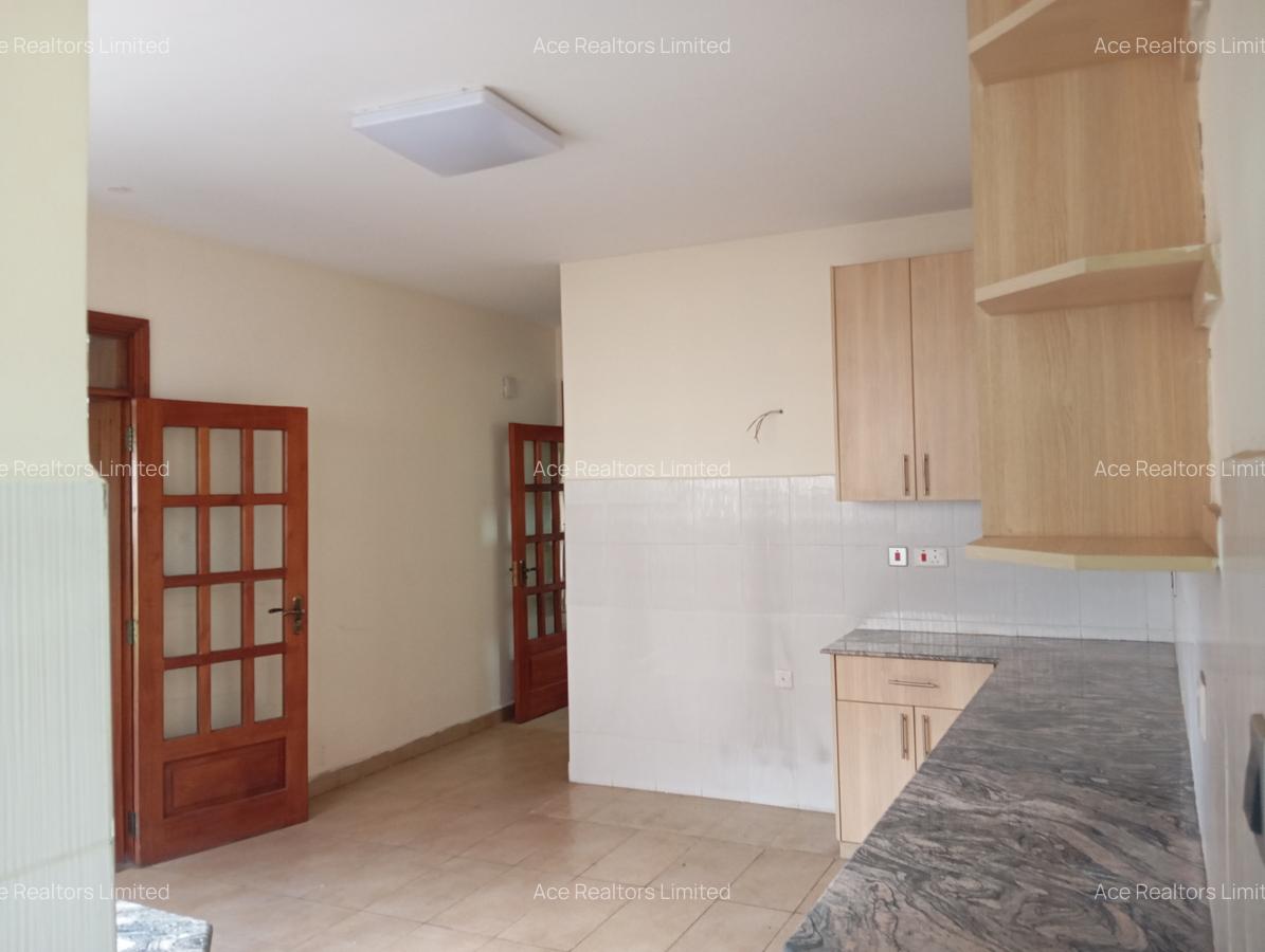 5 Bed Townhouse with En Suite at Lavington - 9