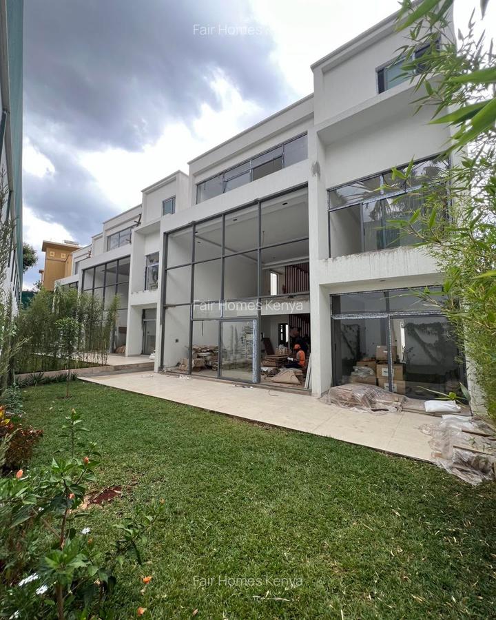 5 Bed Townhouse with En Suite at Lavington Green - 1