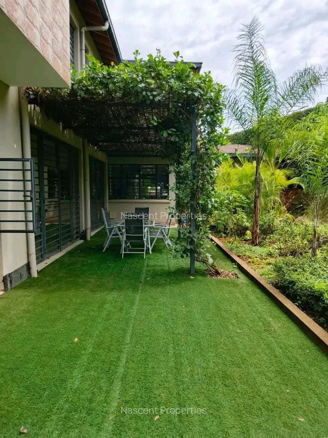 4 Bed House with En Suite in Rosslyn - 2