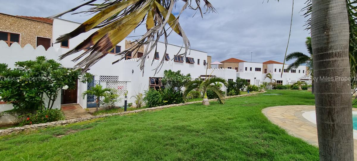 Serviced 3 Bed Apartment with En Suite at Sultan Palace - 15