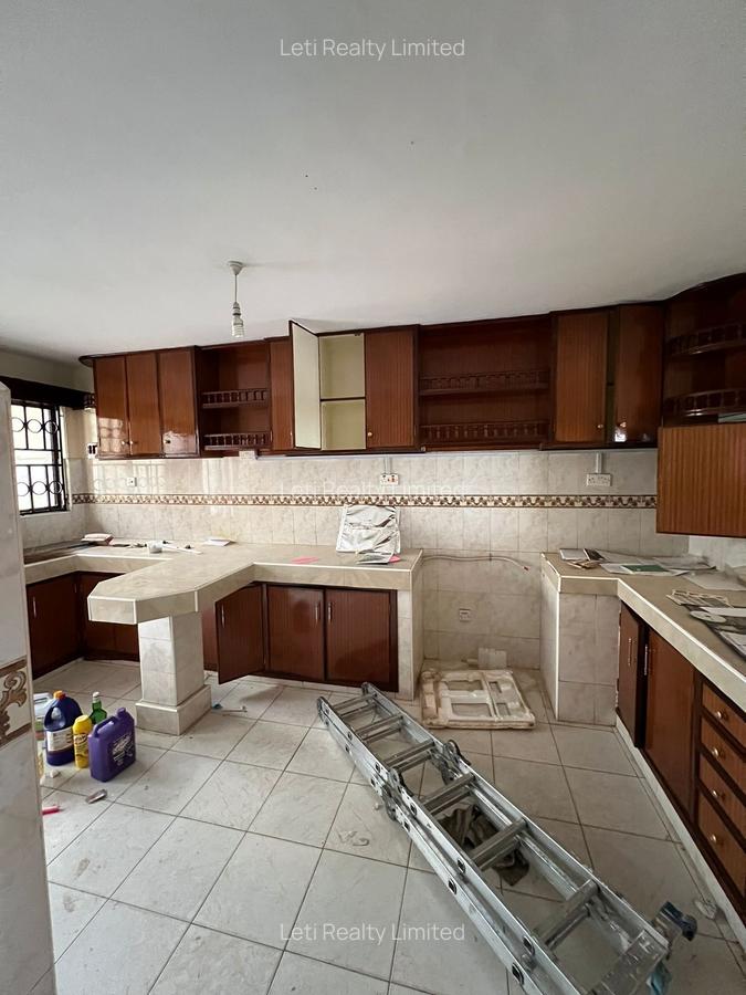 4 Bed Townhouse with En Suite in Lavington - 7