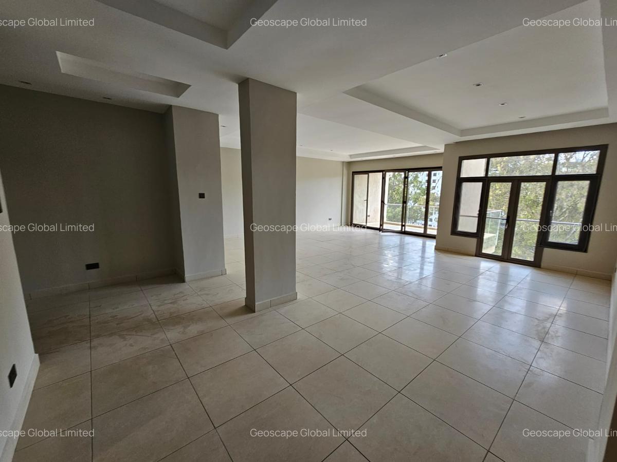 3 Bed Apartment with En Suite in Riverside - 2