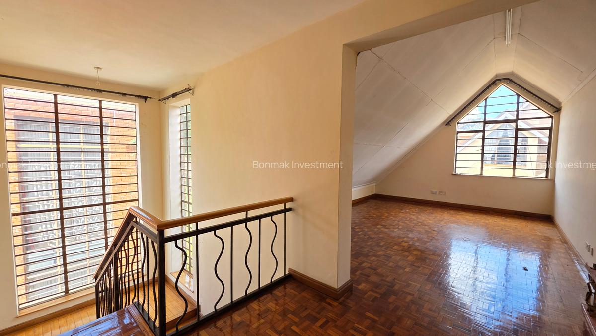 4 Bed Townhouse with En Suite at Lavington Green - 12