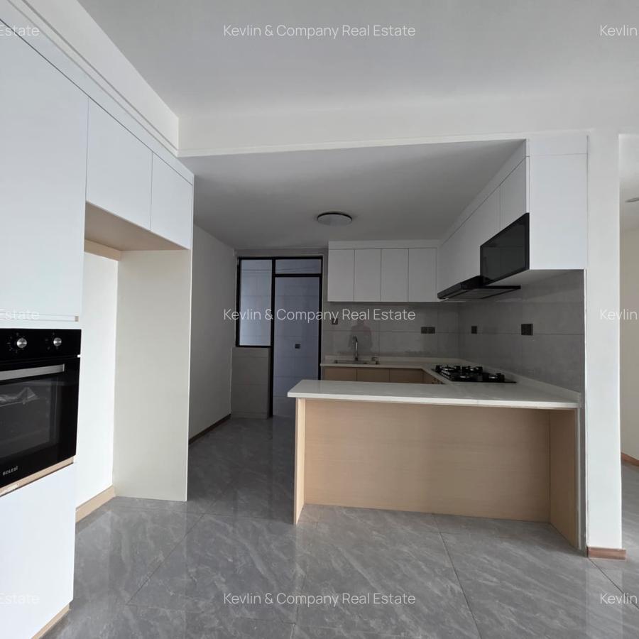 3 Bed Apartment with En Suite in Riverside - 3